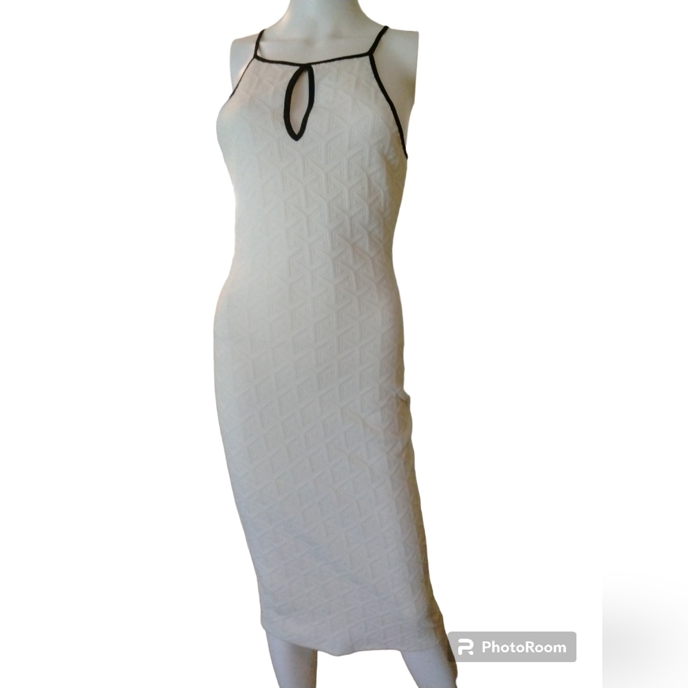 Olive Tree black and white M‎ dress textured pattern